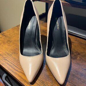 Le Chateau Stiletto Pump Heels